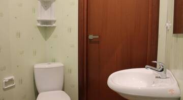 Фото номера Трехместный номер с собственной ванной комнатой Гостевой дом Пилот - Домодедово г. Домодедово 7