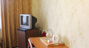 Фото номера Стандартный трехместный номер Гостиница Татьяна г. Домодедово 3
